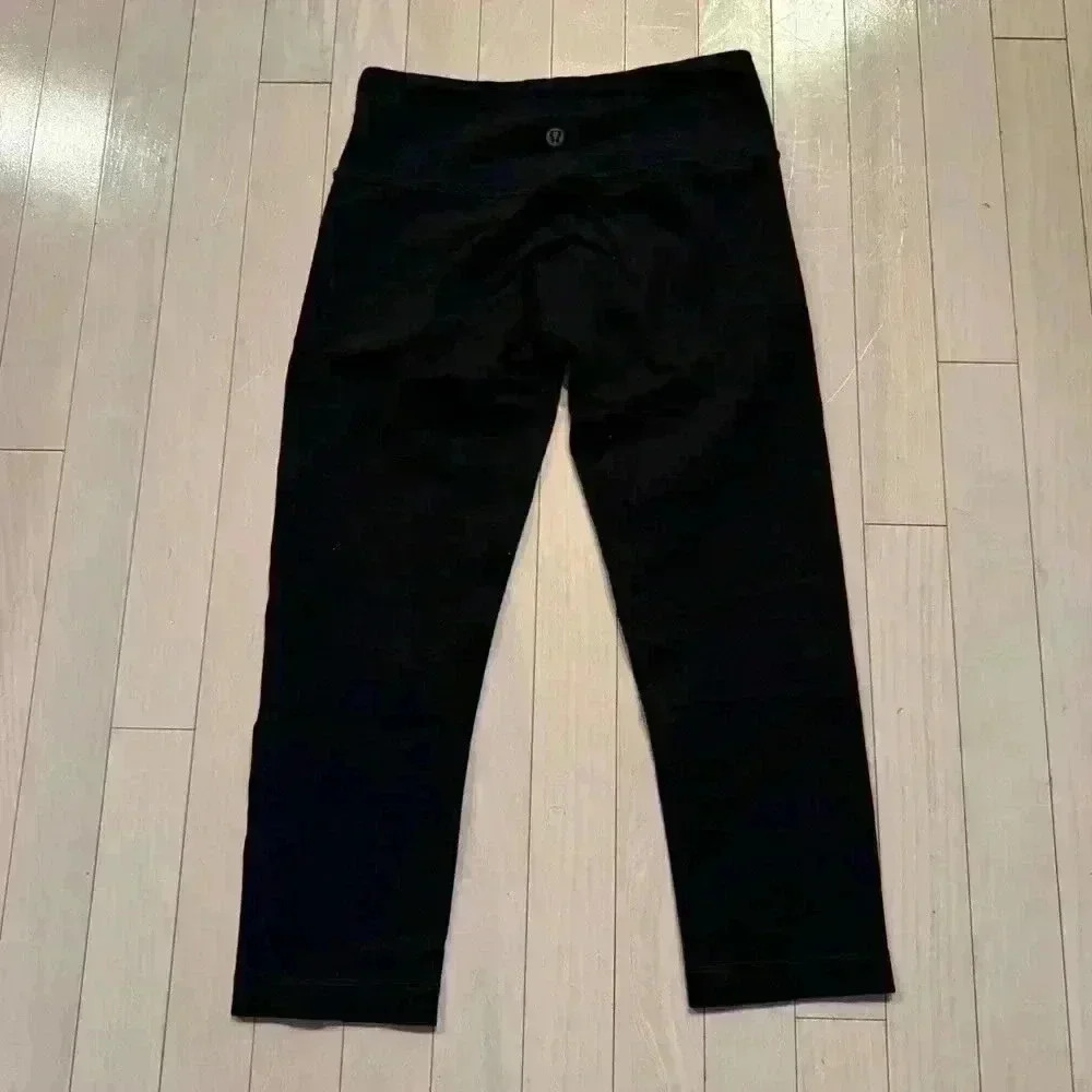 🍋 Lululemon Soulcycle red glittery writing capris - Picture 2 of 5